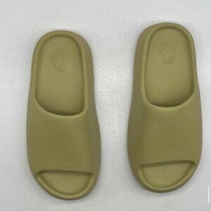 Adidas Yeezy Slide in Olive